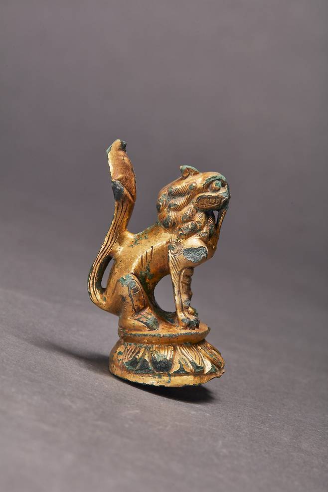 흥전리 사지에서 출토된 금동사자상. 문화재청 제공