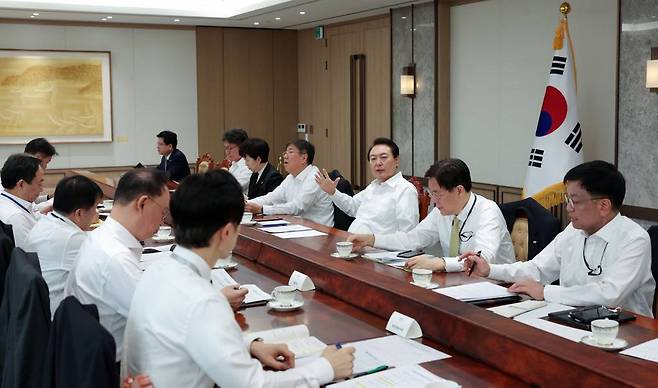 윤석열 대통령이 28일 오전 서울 용산 대통령실 청사에서 수석비서관 회의를 주재하고 있다. (사진=대통령실 제공) /사진=뉴시스