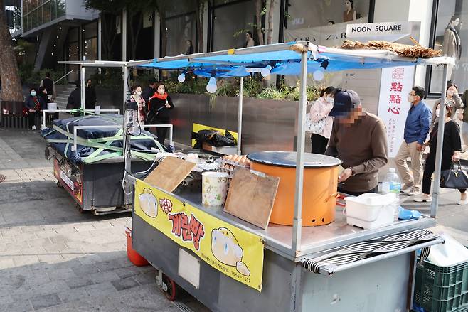 서울 명동의 한 거리.[연합]