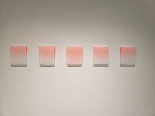 더페이지 갤러리의 기획전 '무비'에 전시된 김이수 작가의 '앵프라맹스 랜드스케이프' 연작.