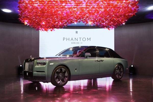 롤스로이스를 대표하는 플래그십 럭셔리 모델 ‘팬텀 시리즈 II’. 사진제공｜롤스로이스