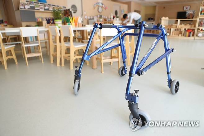 일반교사와 특수교사가 한 교실에서 장애·비장애 아동을 함께 교육하는 통합병설유치원 내부 모습.
 [연합뉴스 자료사진]