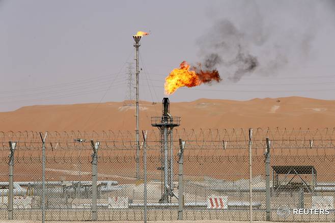 사우디아라비아 셰이바 유전의 석유생산설비.ⓒ로이터=News1