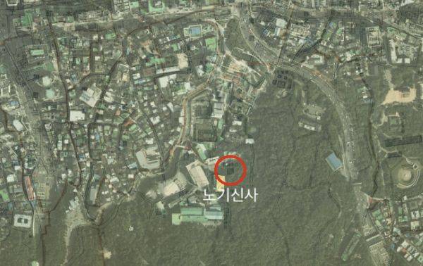 노기신사 추정 위치 (출처 현재 지도 Never 지도, 비교 지도 1936년 大京城精圖 / 추정위치 표시 필자)