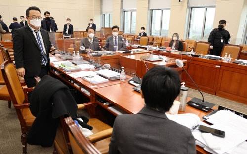 지난 28일 국회 기획재정위원회 조세소위원회가 여야 간 의견 차이로 열리지 못했다. <연합뉴스>