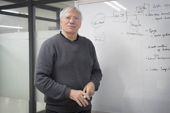 존 웨인라이트는 미리내테크놀로지스 학습의 핵심인 한글 정음 엔진을 개발하고 있다. 출처=IT동아