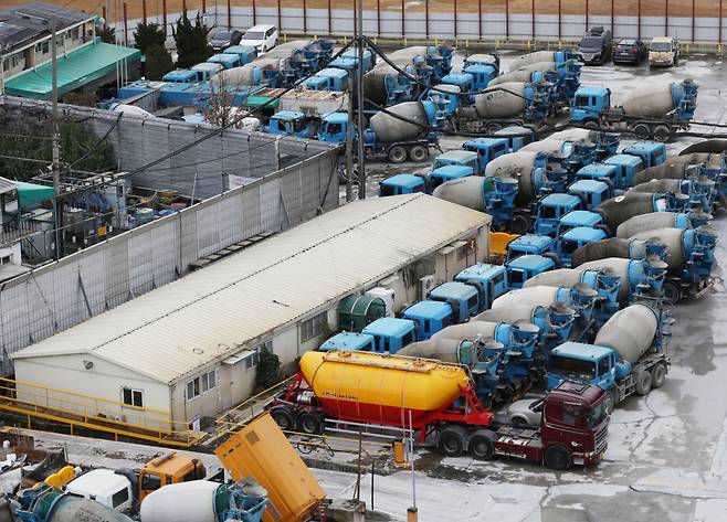 Trucks sit idle in a ready-mixed concrete factory in Seoul Tuesday. (Yonhap)