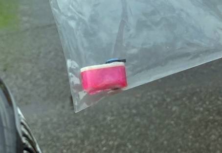 트레일러 차량 전면 유리창에 라이터를 던진 화물연대 노조원이 경찰에 체포됐다. 부서진 라이터 파편. 사진=부산경찰청