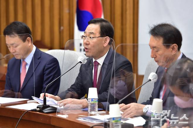 국민의힘 주호영 원내대표가 25일 서울 여의도 국회에서 열린 원내대책회의에서 모두발언을 하고 있다. 윤창원 기자