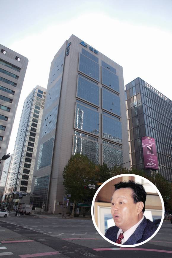신안빌딩과 박순석 신안그룹 회장ⓒ시사저널 이종현·한국일보