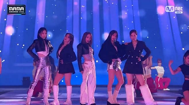 ▲ '2022 마마 어워즈' 카라 무대. 출처ㅣMnet '2022 마마 어워즈' 캡처
