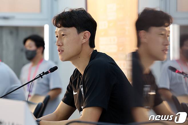 파울루 벤투 감독이 이끄는 대한민국 축구대표팀의 이재성이 30일 오후(현지시간) 카타르 도하 알에글라 트레이닝센터에서 진행될 예정인 훈련에 앞서 기자회견을 하고 있다. 2022.11.30/뉴스1 ⓒ News1 이동해 기자