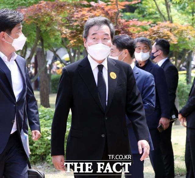 이낙연 전 총리의 '조기 등판론'이 민주당내에서 설왕설래되고 있다. 이 전 총리는 지난 7월 1년 체류 계획을 밝히며 미국으로 떠났다./더팩트 DB