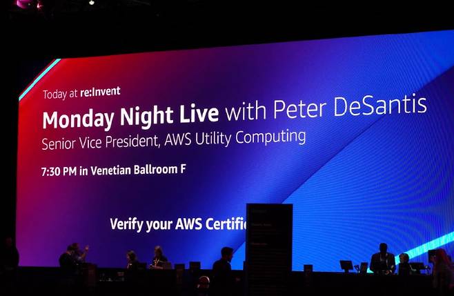 피터 데산티스(Peter DeSantis) AWS 글로벌 인프라스트럭처 및 고객지원 부문 부사장 기조연설장