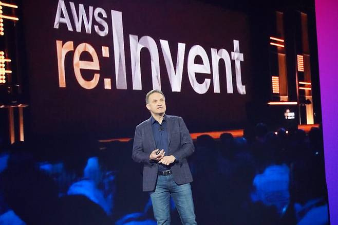 애덤 셀립스키 AWS 최고경영자(CEO)는 29일(현지시간) 미국 라스베이거스에서 열린 AWS 리인벤트 2022 기조연설을 했다.