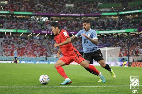 나상호(왼쪽, 한국 축구대표팀). 대한축구협회 제공