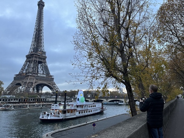 파리 센강 유람선에 등장한 ‘부기’. (사진=2030 세계박람회 유치지원단)