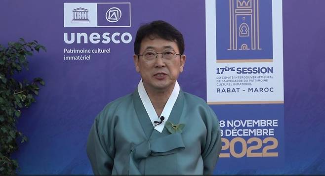 [서울=뉴시스] 최응천 문화재청장은 30일 제17차 유네스코 무형유산보호 정부간위원회에서 국가무형문화재 '한국 탈춤'이 인류무형문화유산으로 등재됐다는 소식에 영상을 통해 소감을 전하고 있다.  (사진 출처=문화재청 영상) 20222.11.30. photo@newsis.com  *재판매 및 DB 금지