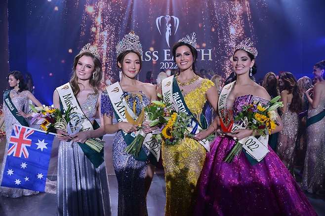 ‘미스 어스’ 셰리던 모틀록, 최미나수, 나딘 아유브, 안드레아 아길레라.미스 어스 공식 페이스북