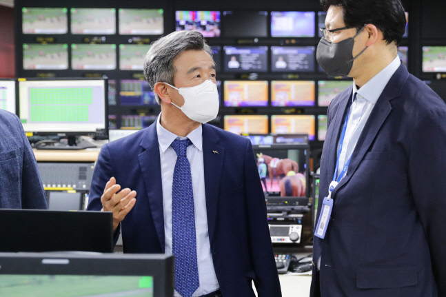 한국마사회 국제방송센터를 찾은 정기환 회장