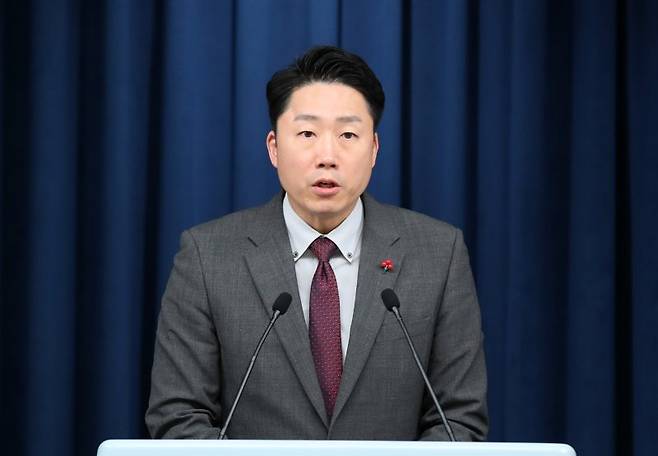 [서울=뉴시스] 전신 기자 = 이재명 대통령실 부대변인이 1일 서울 용산 대통령실 청사에서 현안 브리핑을 하고 있다. 2022.12.01. photo1006@newsis.com <저작권자ⓒ 공감언론 뉴시스통신사. 무단전재-재배포 금지.> /사진=뉴시스화상