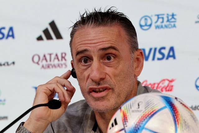 파울루 벤투 대한민국 축구대표팀 감독이 2022 카타르 월드컵 조별리그 H조 3차전 포르투갈과의 경기를 하루 앞둔 1일 카타르 알라얀의 메인미디어센터에서 기자회견을 하고 있다. 알라얀=뉴스1