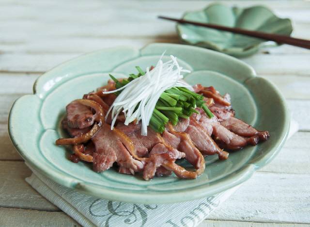 오리고기의 기름엔 불포화지방뿐 아니라 포화지방도 많아, 오리고기를 다량 섭취할 경우 지방을 과다 섭취하게 될 수 있다./사진=클립아트코리아