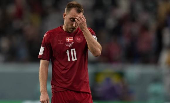 1일(한국시간) 카타르 알와크라의 알자누브 스타디움에서 호주와 덴마크의 2022 국제축구연맹(FIFA) 카타르 월드컵 조별리그 D조 최종전이 열린 가운데 덴마크의 크리스티안 에릭센이 아쉬운 표정을 짓고 있다. [사진=뉴시스]