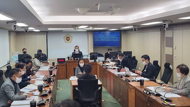 서울시의회 통일안보지원 특별위원회 회의 모습