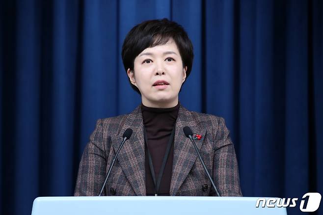김은혜 홍보수석이 2일 오후 용산 대통령실에서 화물연대 집단운송거부 등 현안 관련 브리핑을 하고 있다. 2022.12.2/뉴스1 ⓒ News1 안은나 기자