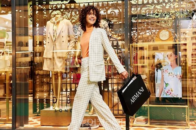 연중 최대 70% 할인율을 제공하는 아울렛시티 메칭엔