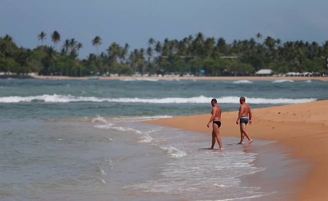 관광객들이 많이 찾는 스리랑카 남부의 우나와투나 해변.