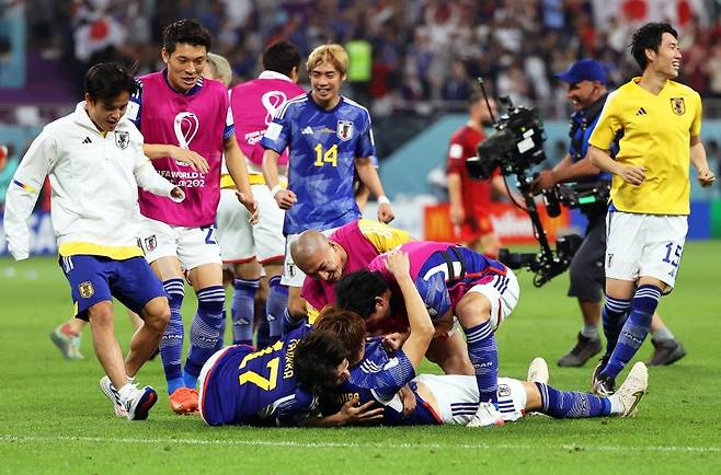 epa10343031 Players of Japan celebrate after winning the FIFA World Cup 2022 group E soccer match between Japan and Spain at Khalifa International Stadium in Doha, Qatar, 01 December 2022. EPA/Ali Haider