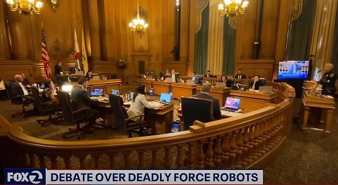 지난달 29일 샌프란시스코감독위원회가 경찰국이 요청한 킬러로봇 사용에 관해 토론하고 있다. 폭스TV 갈무리