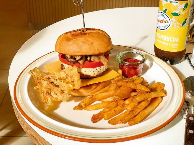 플랜트 베이스의 버거./사진=다이어리알