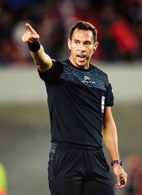 포르투갈전 주심 파쿤도 테요는 한 경기에서 선수 10명을 퇴장시킨 특이 이력이 있다. [GETTYIMAGES]