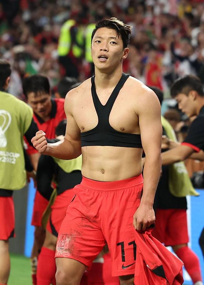 3일 오전(한국시간) 카타르 알라이얀의 에듀케이션 시티 스타디움에서 열린 2022 카타르 월드컵 조별리그 H조 3차전 대한민국과 포르투갈 경기. 황희찬이 역전골을 넣고 세리머니를 하고 있다. 사진=연합뉴스
