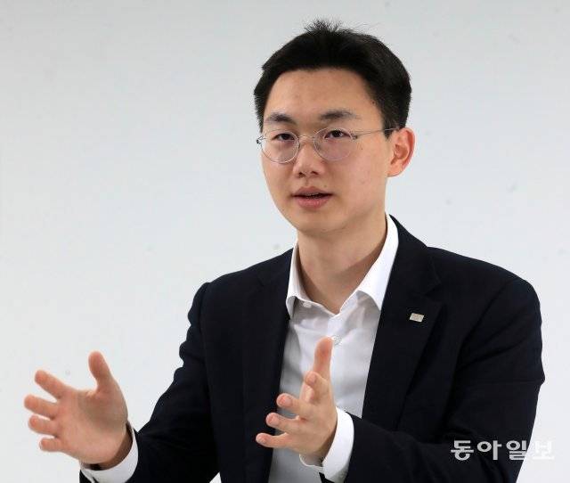 우재혁 미래에셋증권 애널리스트는 RA(리서치 어시스턴트)를 거쳐 11월부터 글로벌 로보틱스 섹터를 담당하게 됐다. 언론과의 인터뷰는 이번이 처음이다. 장승윤 기자 tomato99@donga.com