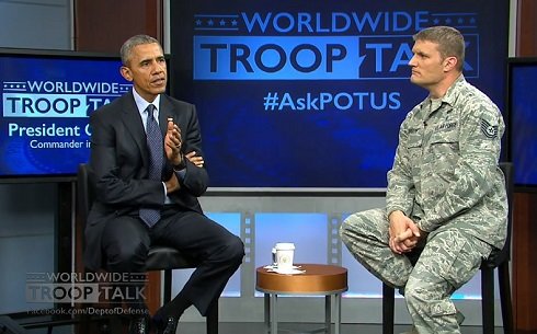 2015년 버락 오바마 대통령(왼쪽)이 워싱턴 국방부 청사에 열린 해외 주둔 장병과의 대화 프로그램에 출연했을 때 모습. 국방부 홈페이지