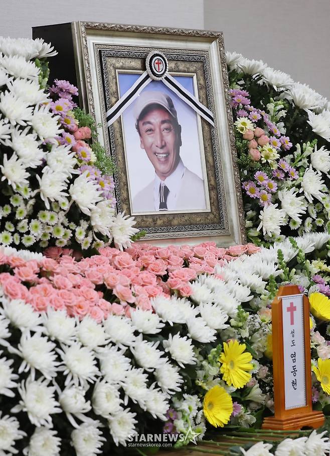 故염동헌 '미소만 남기고'[★포토]