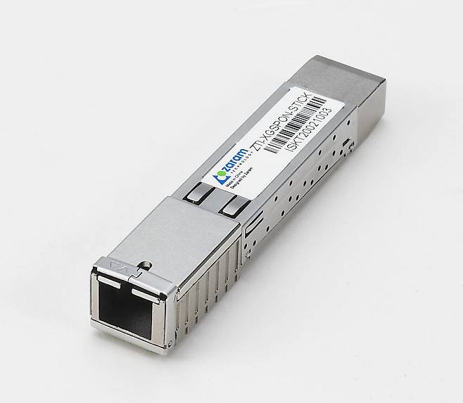 자람테크놀로지가 개발한 XGSPON(10Gigabit Symmetrical-Passive Optical Networ) 스틱