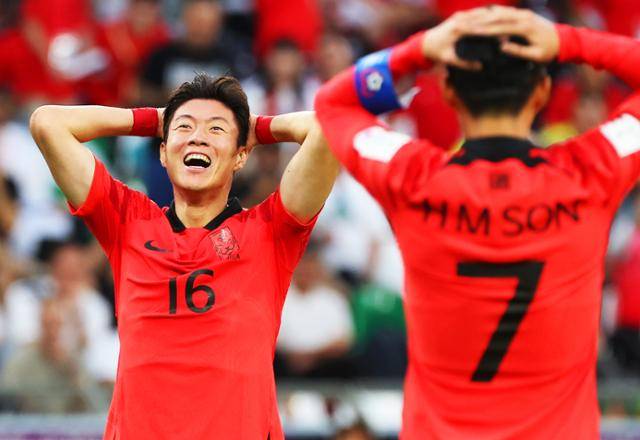 지난달 24일 카타르 월드컵 H조 1차전 대한민국과 우루과이의 경기에서 황의조가 아쉬워하고 있다. 뉴시스
