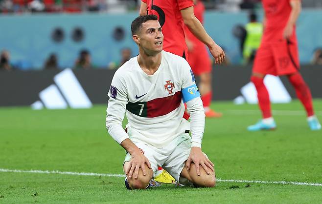 Cristiano Ronaldo during the Group H finale of the FIFA World Cup Qatar 2022 between South Korea and Portugal on Saturday, Korean time, at the Education City Stadium in Al Rayyan, Qatar. (Yonhap)