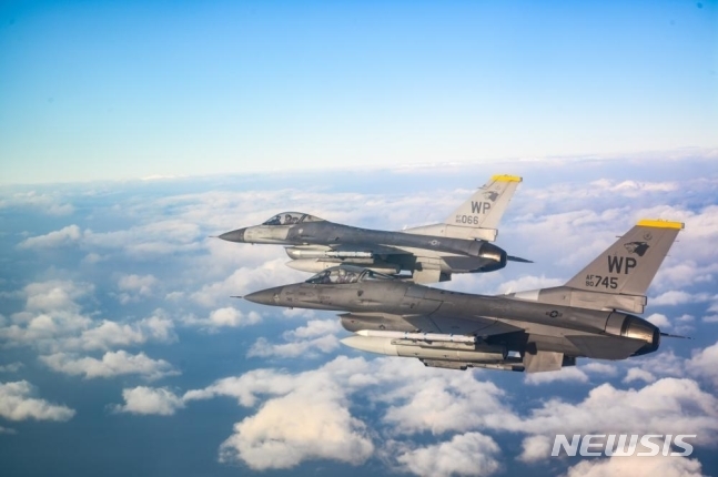 [서울=뉴시스] 미군 F-16 실사격 훈련. (사진=미 제8전투비행단 홈페이지 캡처) 2022.12.04