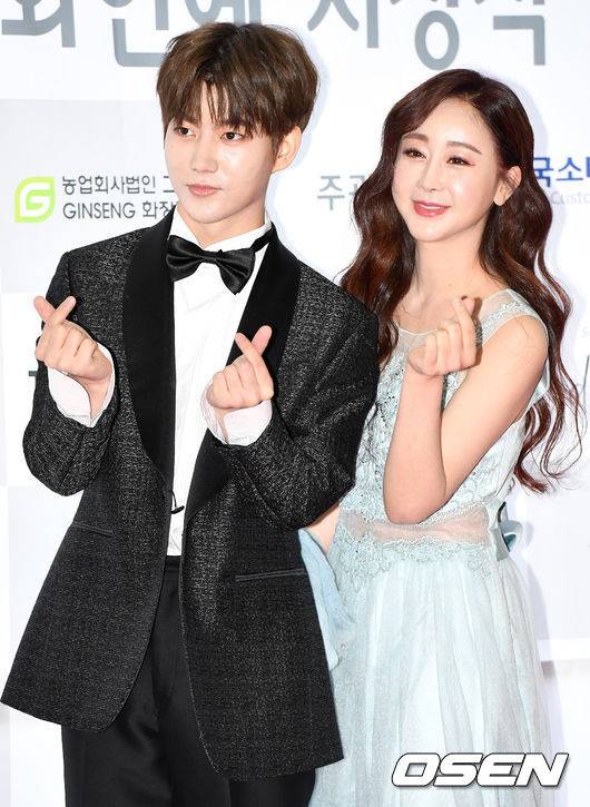 [OSEN=최규한 기자]함소원-진화 부부가 참석해 포토타임을 하고 있다. /dreamer@osen.co.kr
