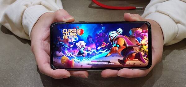 모바일게임 '클래시 오브 클랜' 시작 화면. 사진=박명기&nbsp;