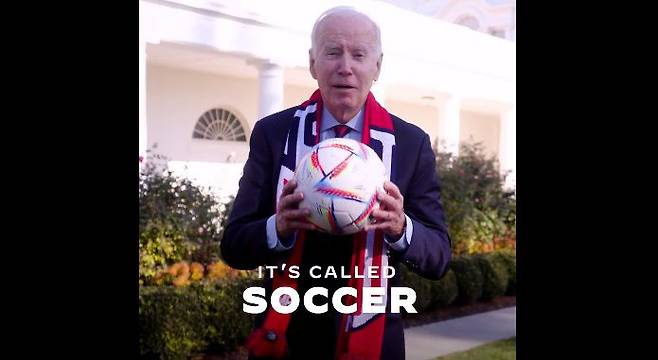 조 바이든 미국 대통령이 축구를 '사커'라고 부르고 있다. /트위터