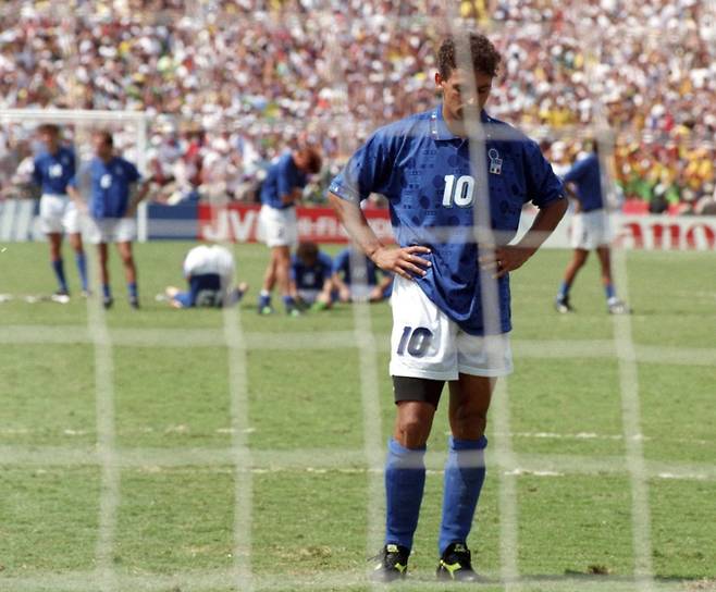 ▲1994년 월드컵 결승에서 페널티킥을 실축한 이탈리아의 바조 사진 : 연합뉴스