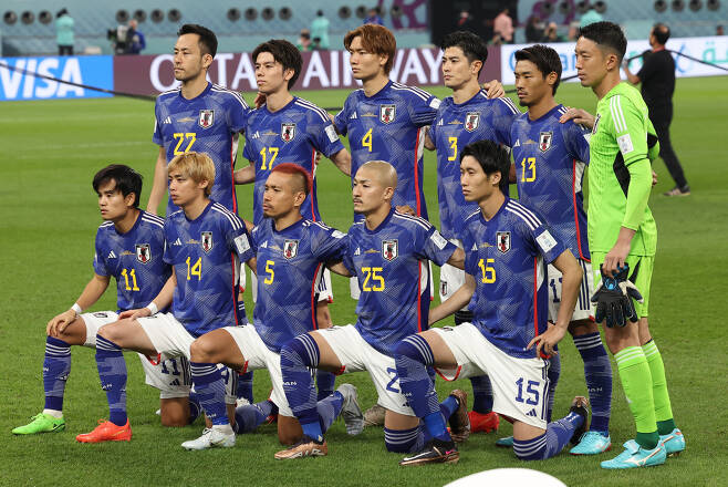 2일 오전(한국시간) 카타르 알라이얀의 칼리파 인터내셔널 스타디움에서 열린 2022 카타르 월드컵 조별리그 E조 3차전 일본과 스페인 경기. 선발 출전한 일본 대표팀 선수들이 기념촬영을 하고 있다. [연합]