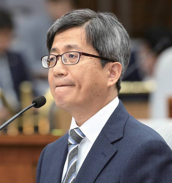 2017년 9월12일 김명수 대법원장 후보자가 국회에서 열린 인사청문회에서 의원들의 질문을 듣고 있다.ⓒ시사저널 박은숙